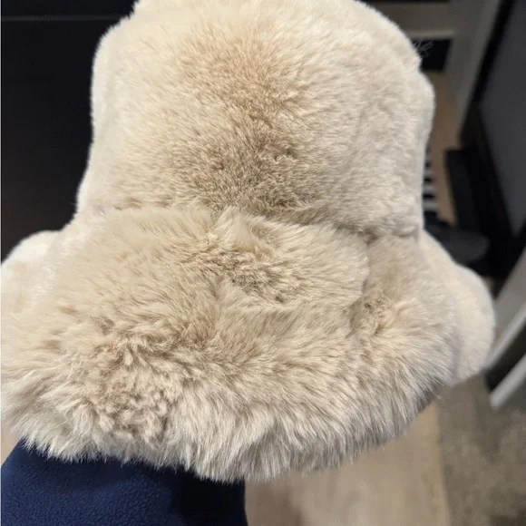 Faux Fur Bucket Hat - Picture 3 of 5